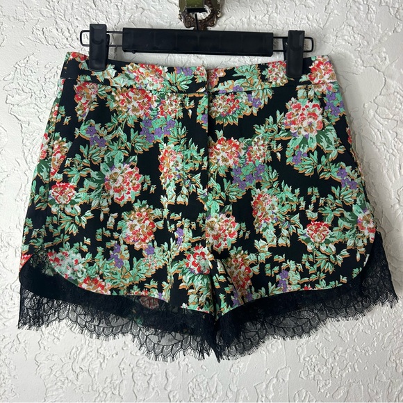 TOPSHOP | Floral Lace Trim Hem Shorts Size 4 - Picture 2 of 11